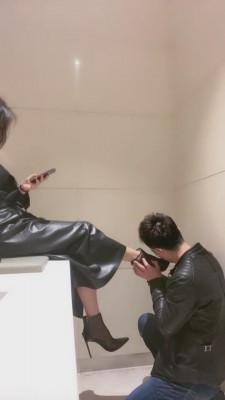 【歌迪丝】商场公开裸足深喉 bf10833