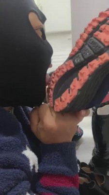 【巴莉女王】脏鞋子人体擦鞋器【完整版】 bf10924