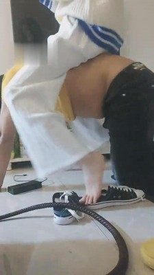 【开发素人】开发舔素人脏鞋臭脚【完整版】 bf11088