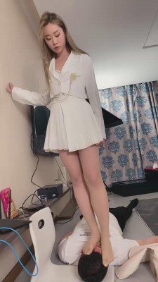 【二宝】御姐高跟鞋全体重狠踩 bf11470