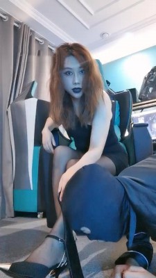 【黑色安息日】网咖羞辱设计师奴 bf11824