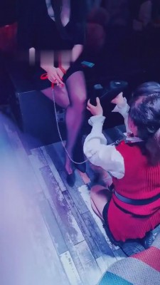 【梦幻大大】酒吧公调骚母狗 bf9304