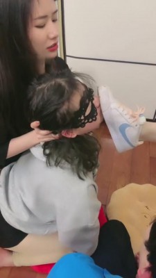 【芷晴】情侣M-被芷晴/微希捆绑强迫喝圣水吃脏东西 bf9344