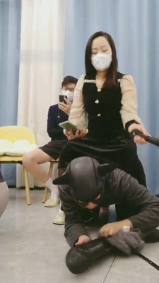 【情侣月儿】绿帽奴伺候情侣主亲热 bf9535