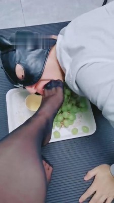 【紫禁女王】原味脚踩踏食物喂食 bf8347