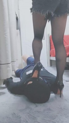 【灵竹】黑丝调教/舔丝袜/脚窒息 bf8855