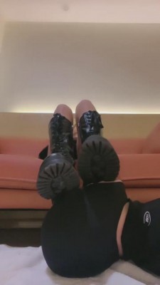 【甜依】脚奴必看-长靴小白袜舔到哭 bf6306