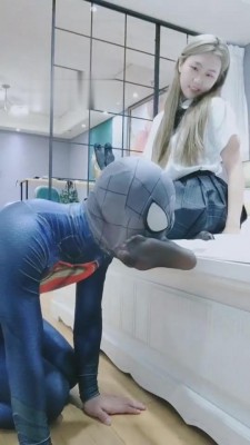 超人被恶魔黑丝御姐绑起来狠虐 bf6905