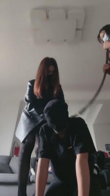 【苏州十三姨】全体重踩踏踢裆惩罚嘴贱狗 bf3749