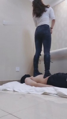 【三三】踩踏专场-踩脸-高跟靴子白袜 bf3860