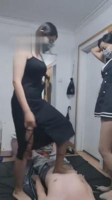 【君威】双主踩踏恋足-轮流圣水滴蜡 bf4688