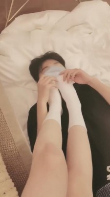 【汐雯】小白鞋长袜学弟踢裆初体验 bf5685