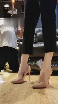 【宇婉莹】两双CL才拆箱物化人形犬 bf1115