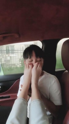 【悦主大人】车内强迫奶狗舔脏小白鞋船袜 bf1619