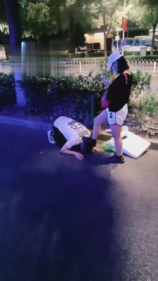 【刘二狗】素人小姐姐路口调狗 bf1645