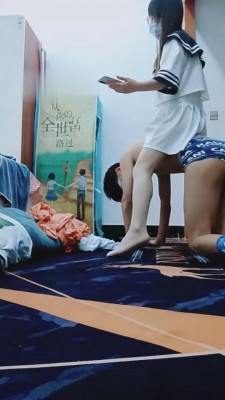 【樱樱学生主】学生装骑马-酸奶舔脚 G-210814-3