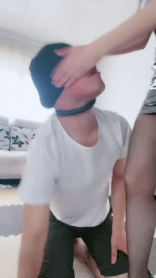 【鸾月小主】御姐长鞭训奴耳光舔脚 bf13229