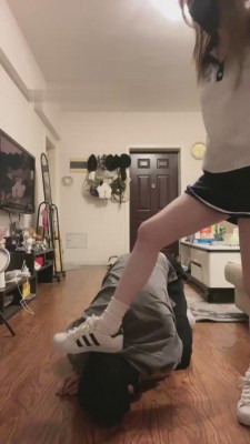 【梦二】学生S贝壳头白袜羞辱师兄 bf13996