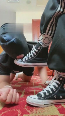 【甜沁】学生S脏臭棉袜蹂躏 bf15725