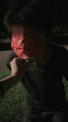 【予涵】夜跑后让贱狗舔脚舔袜 bf16503