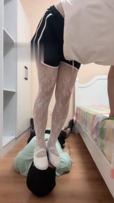 【云云酱】萝莉主全体重踩踏 bf16991