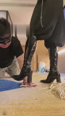 【沅芷大人】短靴筷子踩手刑【续集】 bf17406