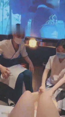 【貂蝉】当着服务员面让狗舔脚 bf17242