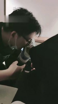 【妮蔻】沐足店公开舔脚伺候 bf17746