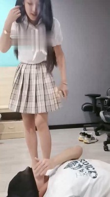 【我偏不】踩踏/舔鞋底玩m bf18145