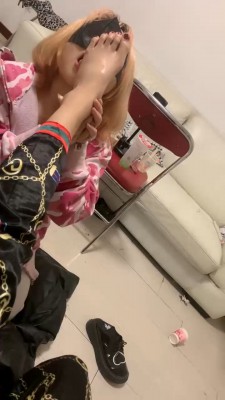 【洪兴十三妹】迷恋舔脚的女奴【双视角】JS22111201