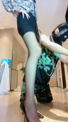【苏曼】御姐黑丝高跟辱地毯 bf21140