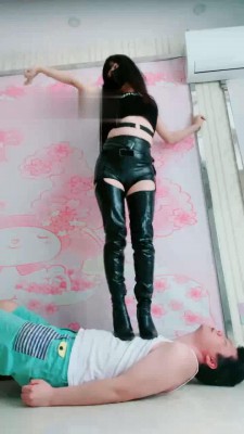 【兔粉粉】皮靴全体重踩踏跳舞 bf21681