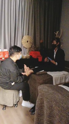 【美娜格格】会所开发技师舔脚【双视角版】 bf23307