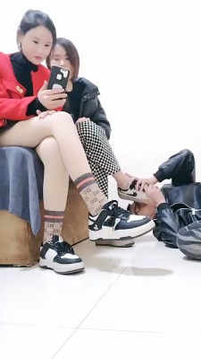 【疯狂浪子】继父舔两女儿脏鞋 bf24216