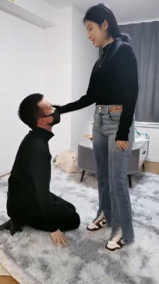 【海绵大大】学生S口球塞嘴鞭打/磕头/吐口水舔鞋 bf24487