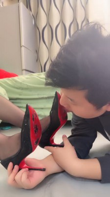 【素人星探】闻舔素人的黑丝高跟/喝漱口水 bf24831