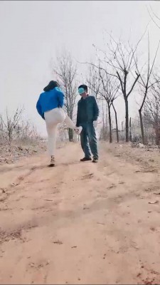 【高冷女帝】户外爆踹跟踪狂 bf25257