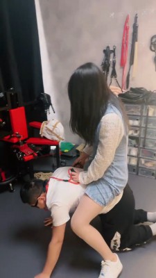 【冷凝大大】小白鞋强制狗舔/耳光/骑马/掐狗窒息 bf25240