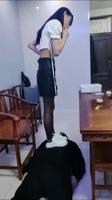 【吴迪】经理被美女员工暴打 bf25945