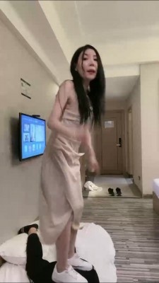 【陈甜女帝】小白鞋+高跟全体重跳踩 bf26130