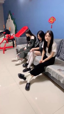 【精神小妹】精彩-3S-花臂素人首调-踩踏骑马转胯闻袜 bf26261