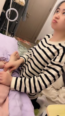 【橘子没熟】开发抖M闺蜜舔脚【完整版】 bf26468