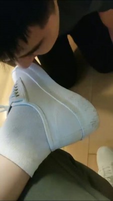 【甜心教主】白领高跟白袜踩狗奴 bf26688