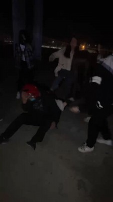 【精神小妹】户外超重度-深夜被4S精神小妹爆踹 bf27333