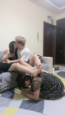 【偏不S】首创-情侣主VS母畜-转胯/当脚垫/脚喂食/踩踏 bf27503