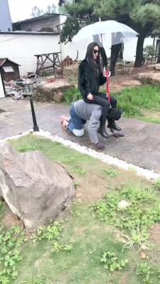 【沅芷大大】户外犬化骑马爬行/藤条抽/长靴踩踏 bf27596