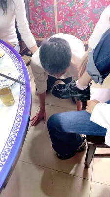 【尤黎】双S-伺候主人吃饭的下贱狗 bf27632