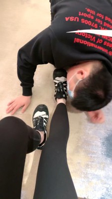 【jenn】艺校女神首调-舔运动鞋/提档全体重踩踏/转胯骑马 bf28172