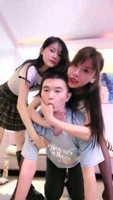 【伊晨】双S-虐乳骑马踩踏吃口水/吃丝袜腿绞窒息【三视角版】 bf28203