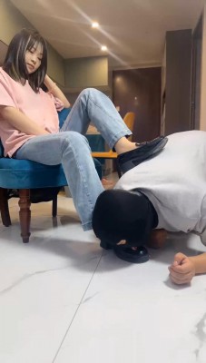 【阿昆】小皮鞋调狗舔/全体重踩踏坐头/裸足捂脸深喉 bf28793